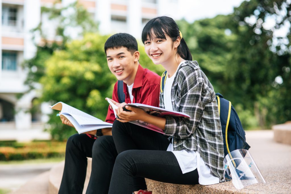 dua mahasiswa china